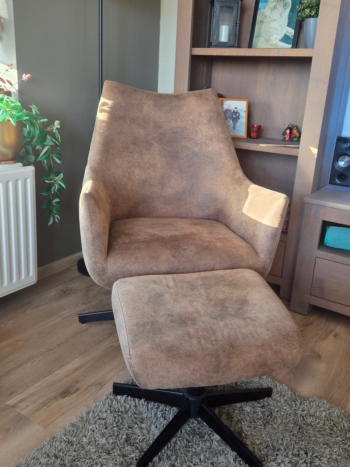 Comfortabele fauteuil met voetenbank in microleder, Ophalen, Gebruikt, Modern, Comfort, 75 tot 100 cm