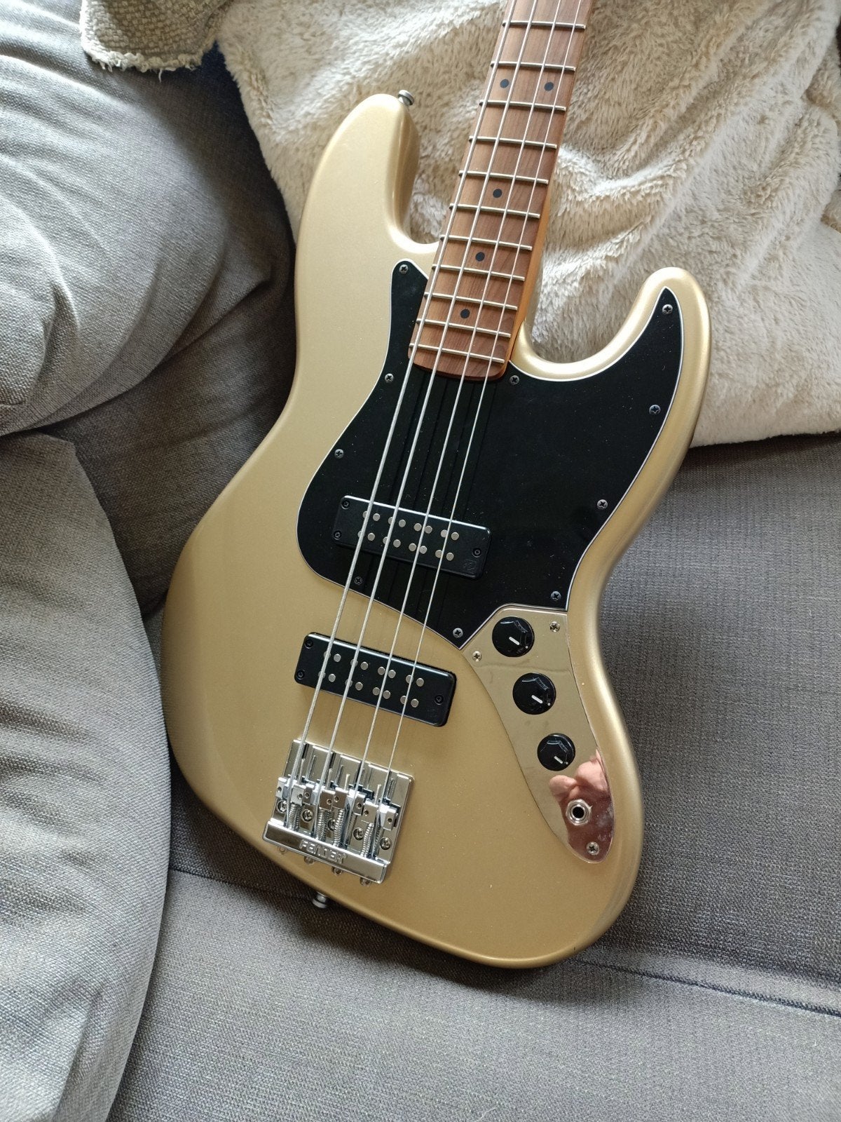 modded: Squier Contemporary Jazz Shoreline Gold (Passief), Muziek en Instrumenten, Ophalen, Zo goed als nieuw, Elektrisch