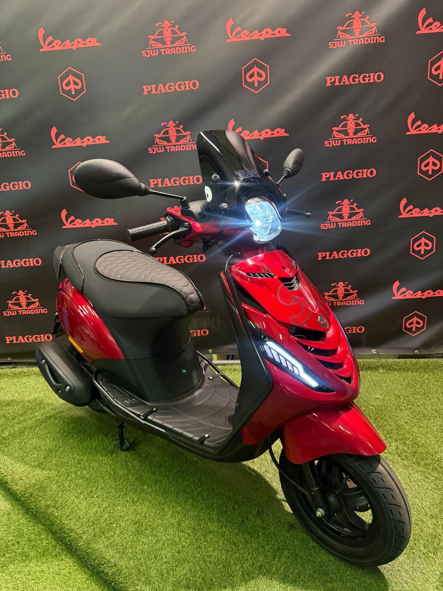 Piaggio Zip 2020 Brom! SP Candy Red / RS Zadel / Garantie!, Fietsen en Brommers, Scooters | Piaggio, Ophalen of Verzenden, Zip