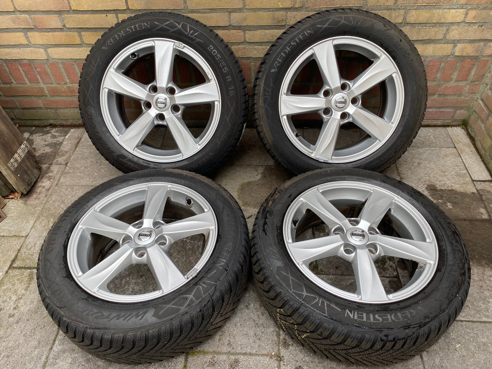 Volvo V40/XC60  wielensets,winterbanden en 215 40 17 nexen, Ophalen, Gebruikt, Velg(en), 16 inch