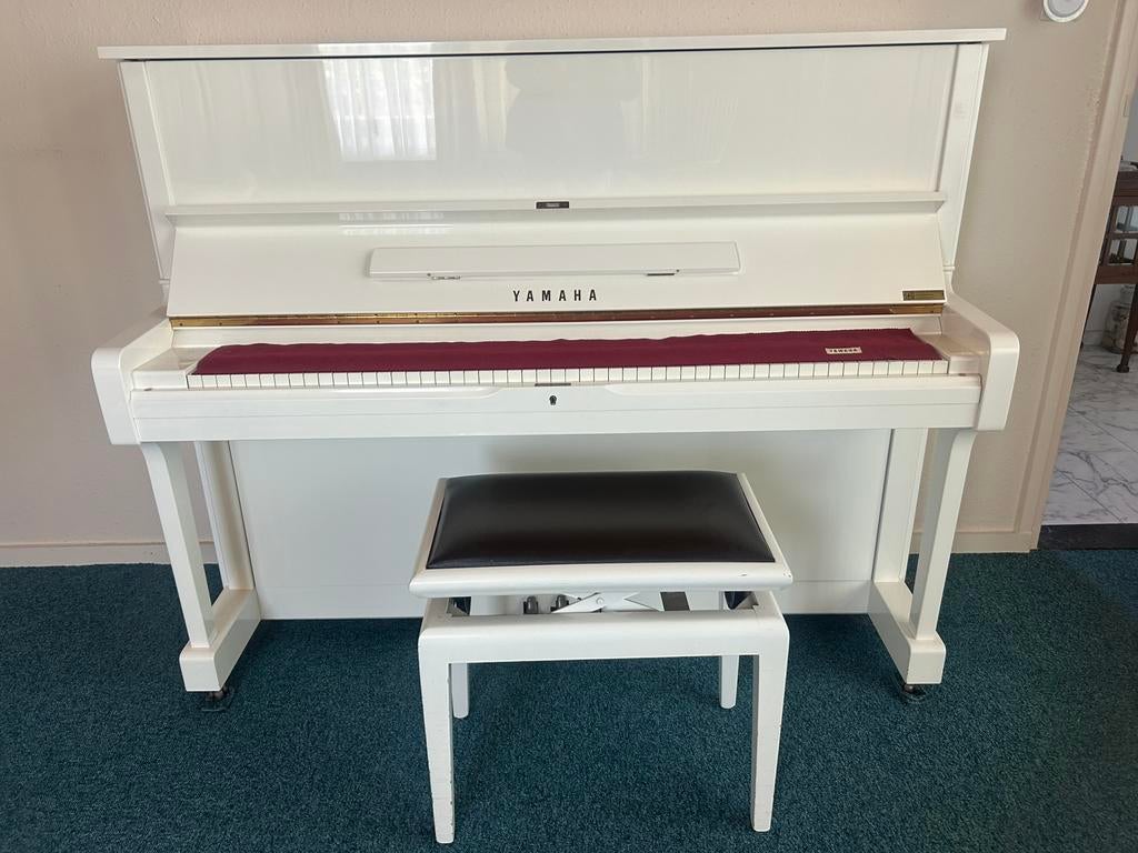 Yamaha piano wit hoogglans U1A, Ophalen, Zo goed als nieuw, Wit, Hoogglans