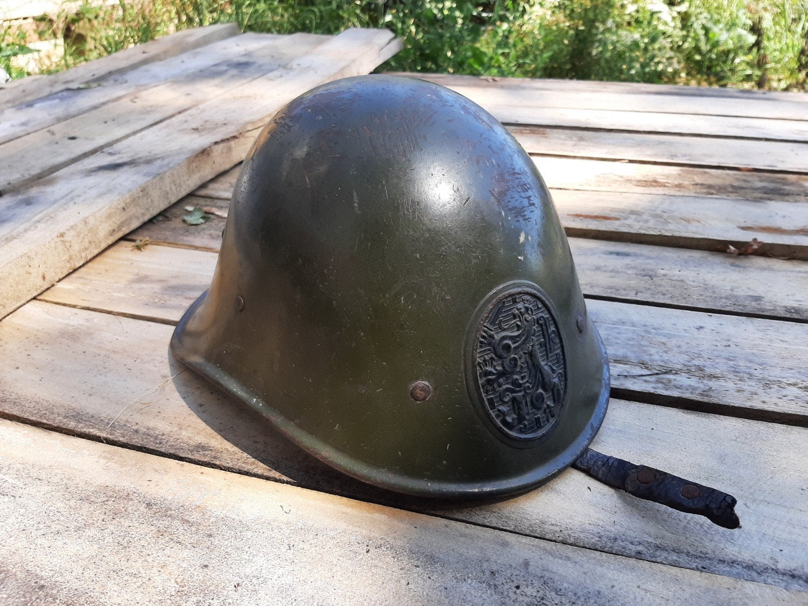 Nederlandse wo2 helm met leeuw en kinriem, Verzenden, Landmacht, Nederland, Helm of Baret