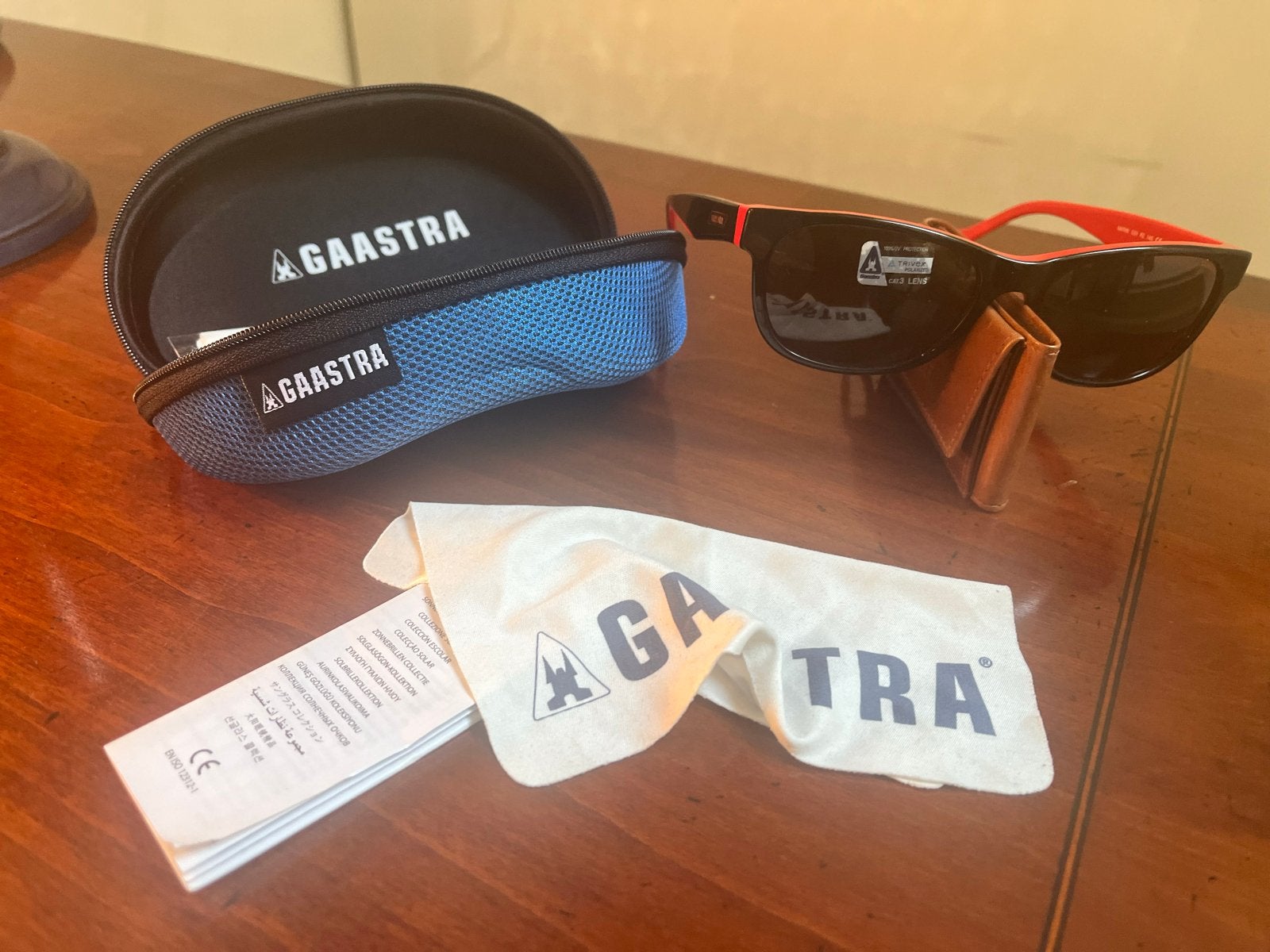 Nieuwe Gaastra zonnebril in opbergbox, Sieraden, Tassen en Uiterlijk, Overige merken, Zonnebril, Zwart, Nieuw