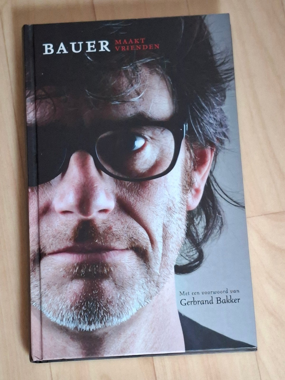 GESIGNEERD Bauer maakt vrienden. Guus Bauer. 2014, Ophalen of Verzenden, Zo goed als nieuw