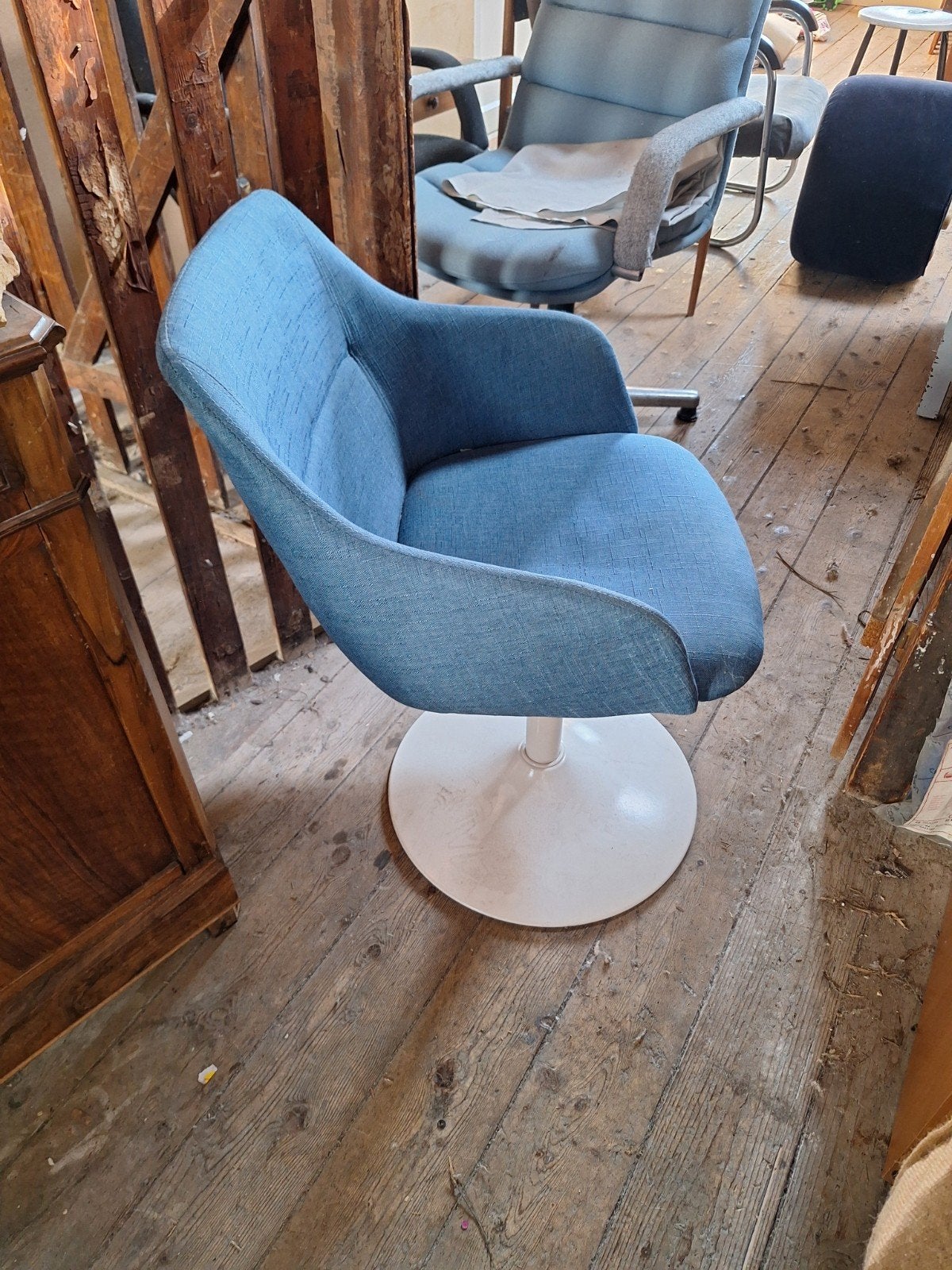 Design Tulip Draaistoel - Blauw Stof 46cm zithoogte, Ophalen, Gebruikt, Blauw, Metaal