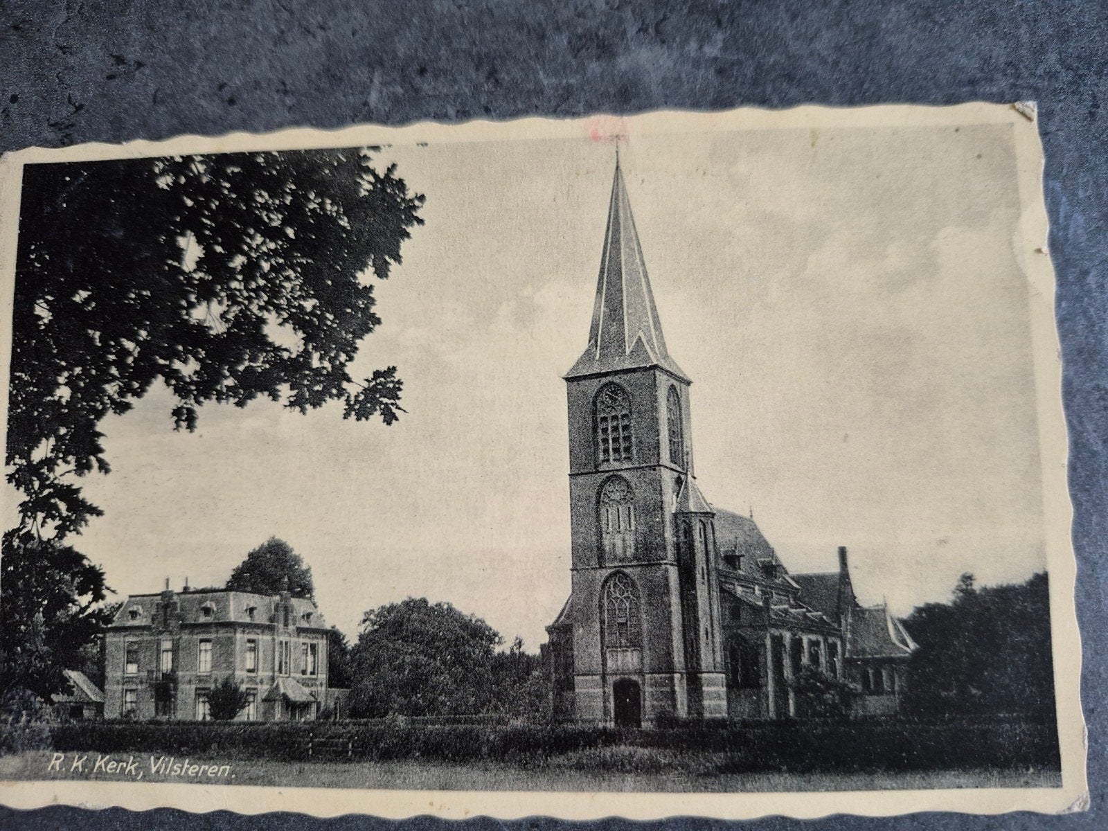 Ansichtkaart R.K. Kerk Vilsteren, Gelopen (1920-1940), Ophalen of Verzenden, 1920 tot 1940, Gelopen, Overijssel