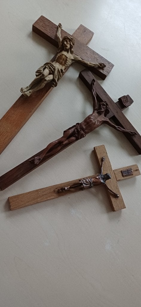 3 Prachtige grote houten kruizen met Jezus, Ophalen of Verzenden, Zo goed als nieuw, Beeld(je)