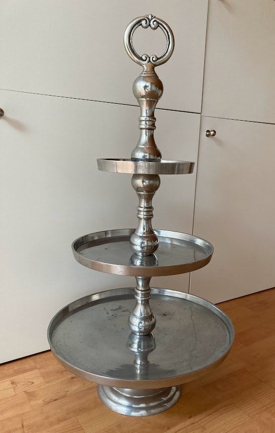 Hele hoge metalen etagére. Maar liefst 80 cm hoog. 25 euro, Ophalen, Gebruikt, Etagère, Metaal