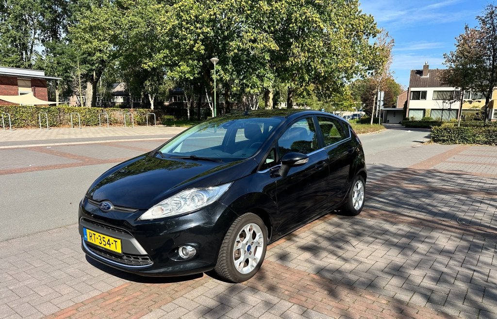 Ford Fiësta 1.25 TITANIUM 2012 voorruit- & stoelverwarming