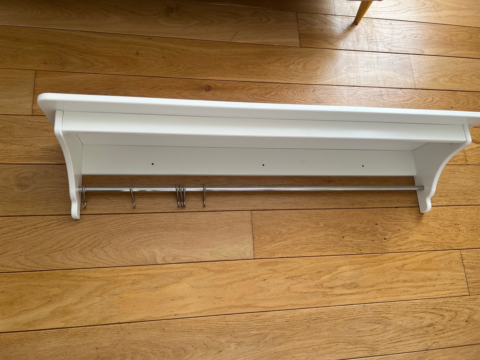 Witte wandkapstok met stang en haken, 120cm (TORNVIKEN IKEA), Huis en Inrichting, 100 tot 150 cm, Zo goed als nieuw, Hout, Ophalen