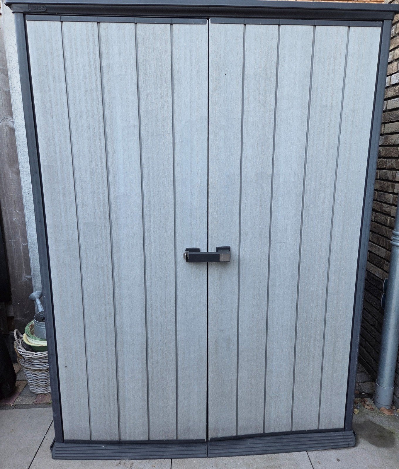 Ruime kunststof berging voor buiten., Tuin en Terras, Bergingen en Tuinkasten, Ophalen, Gebruikt, Kunststof, Overige typen