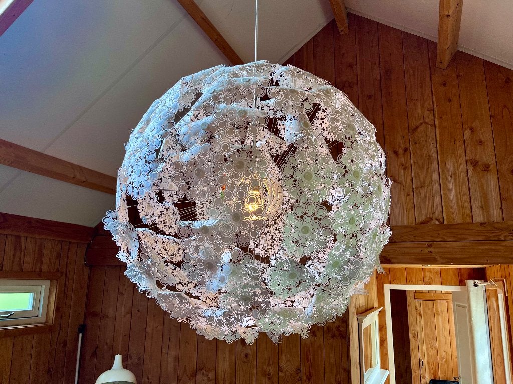 2 Ikea Maskros witte bloemen hanglampen 55 en 80cm, Huis en Inrichting, Lampen | Hanglampen, Ophalen, Zo goed als nieuw, Kunststof