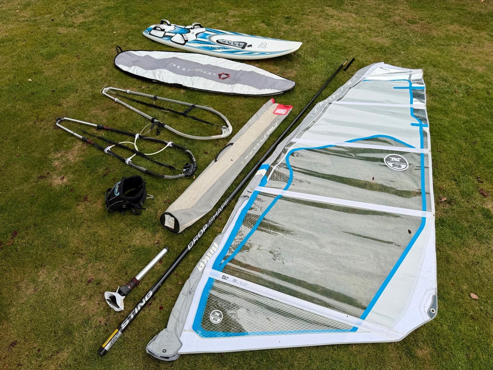 Complete windsurfset Mistral 130L plank, NorthSails zeil 5.4, Ophalen, 250 tot 300 cm, Gebruikt, 5 tot 6.5 m²
