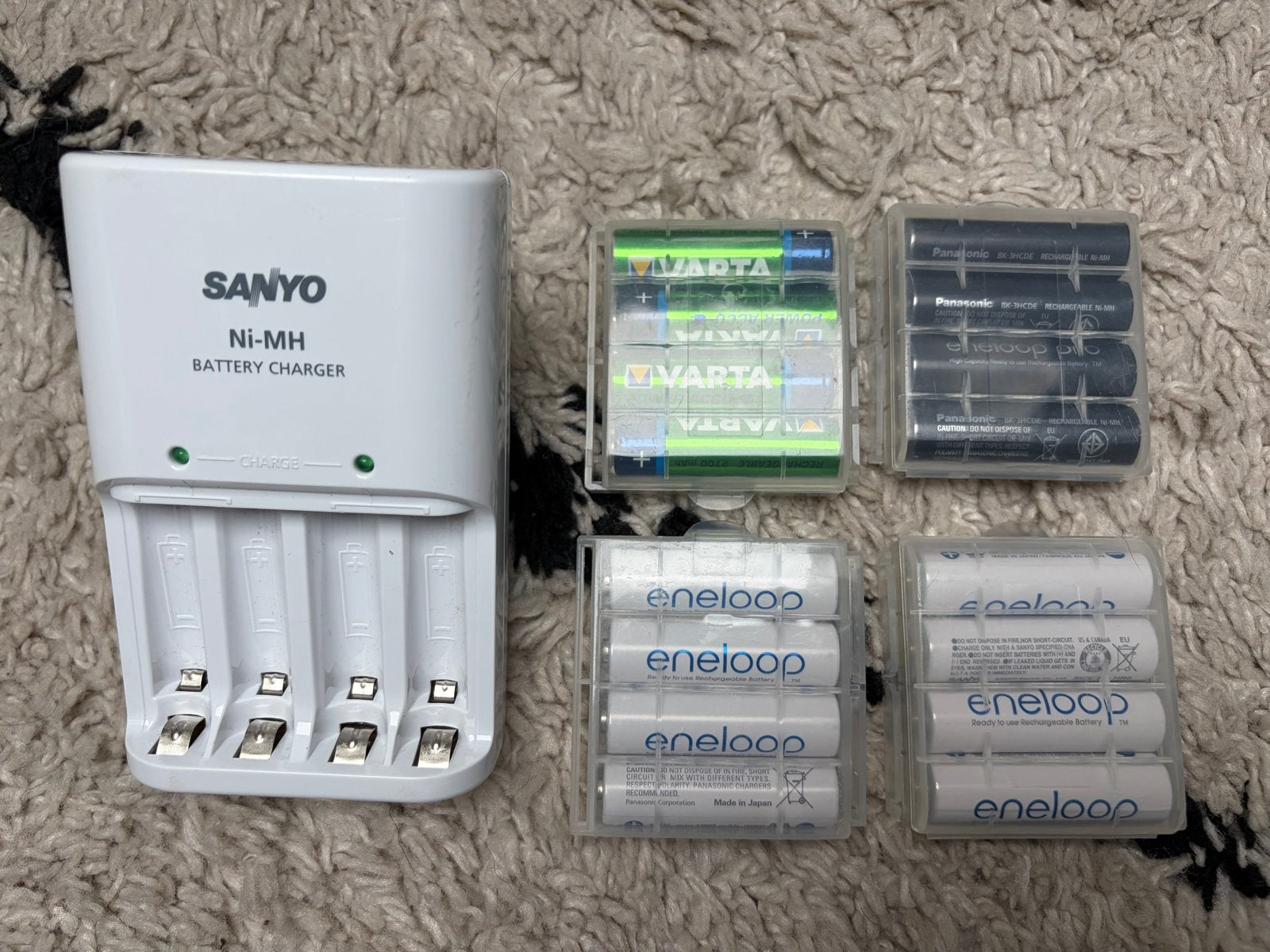 Sanyo Ni-MH Batterijlader met 16 oplaadbare AA-batterijen, Ophalen of Verzenden, Gebruikt, Oplaadbaar