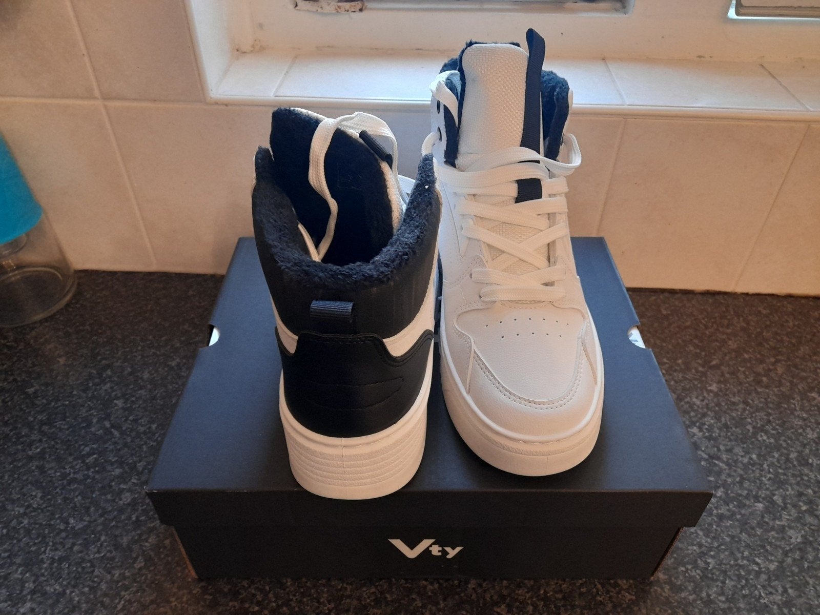 VTY SHUNEN, Wit, Nieuw, Ophalen of Verzenden, Sneakers of Gympen