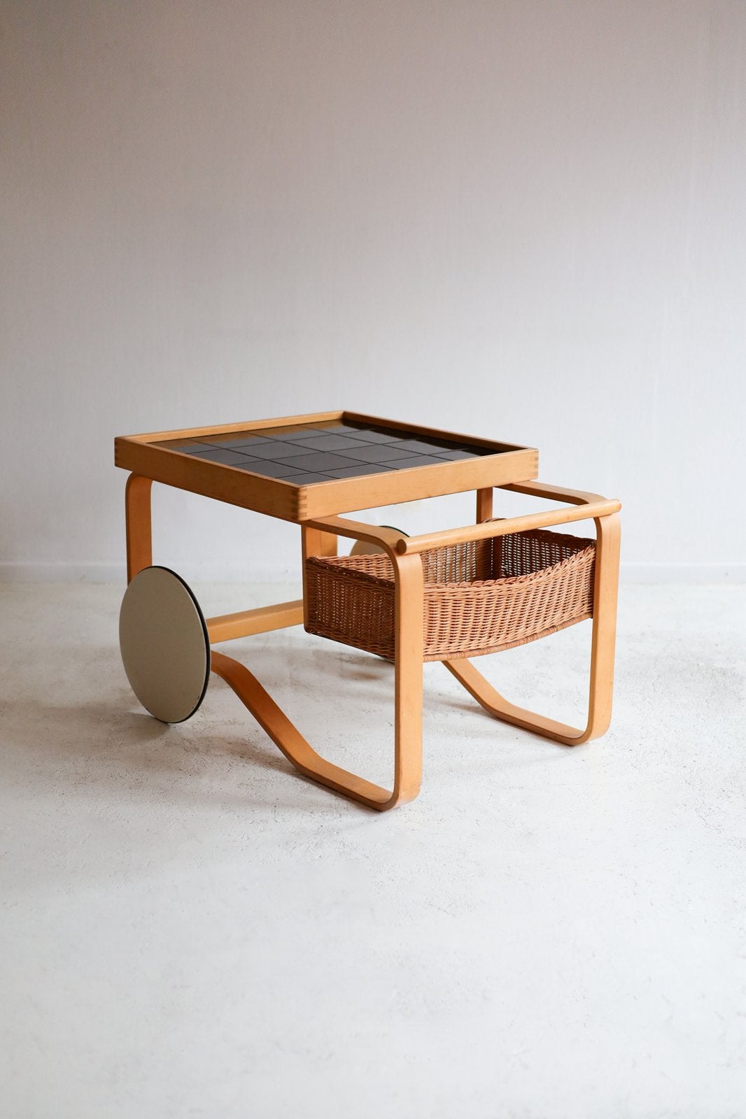 Alvar Aalto Theewagen barcart model 900 jaren 50, Huis en Inrichting, Overige materialen, Design, Tijdperk, Zo goed als nieuw
