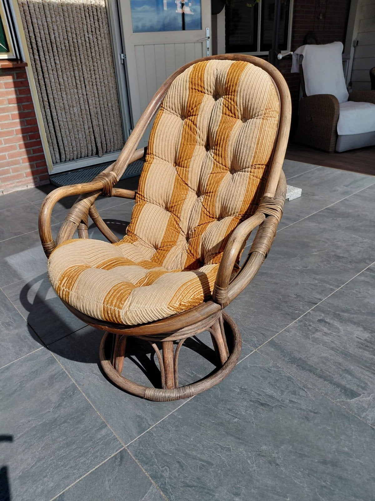 Vintage rotan stoel met comfortabel kussen, Ophalen, Gebruikt, Bruin, Stof