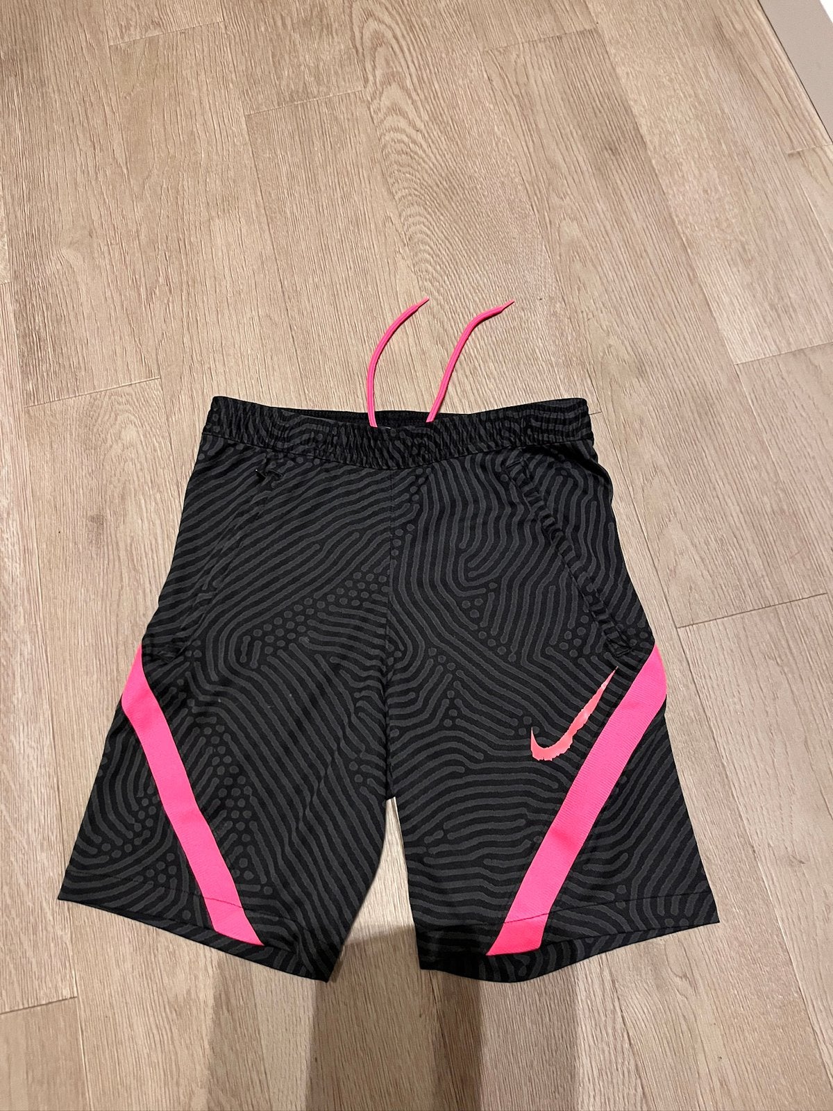 Nike xs dryfit short voetbalshort pink met ritszakken, Zwart, Overige typen, Ophalen of Verzenden, Maat 34 (XS) of kleiner