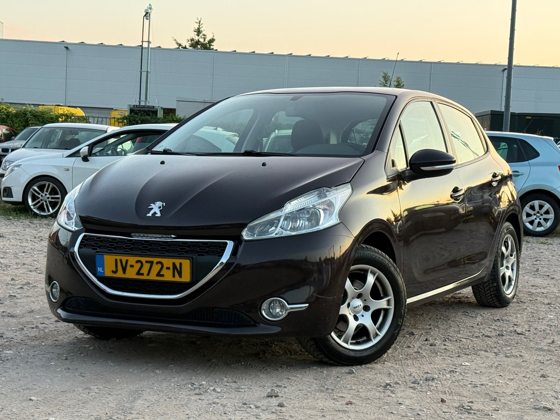 Peugeot 208 1.0 VTi Access/ZEER ZUINIG/ KASTANJE BRUIN., Voorwielaandrijving, Euro 5, 450 kg, Gebruikt