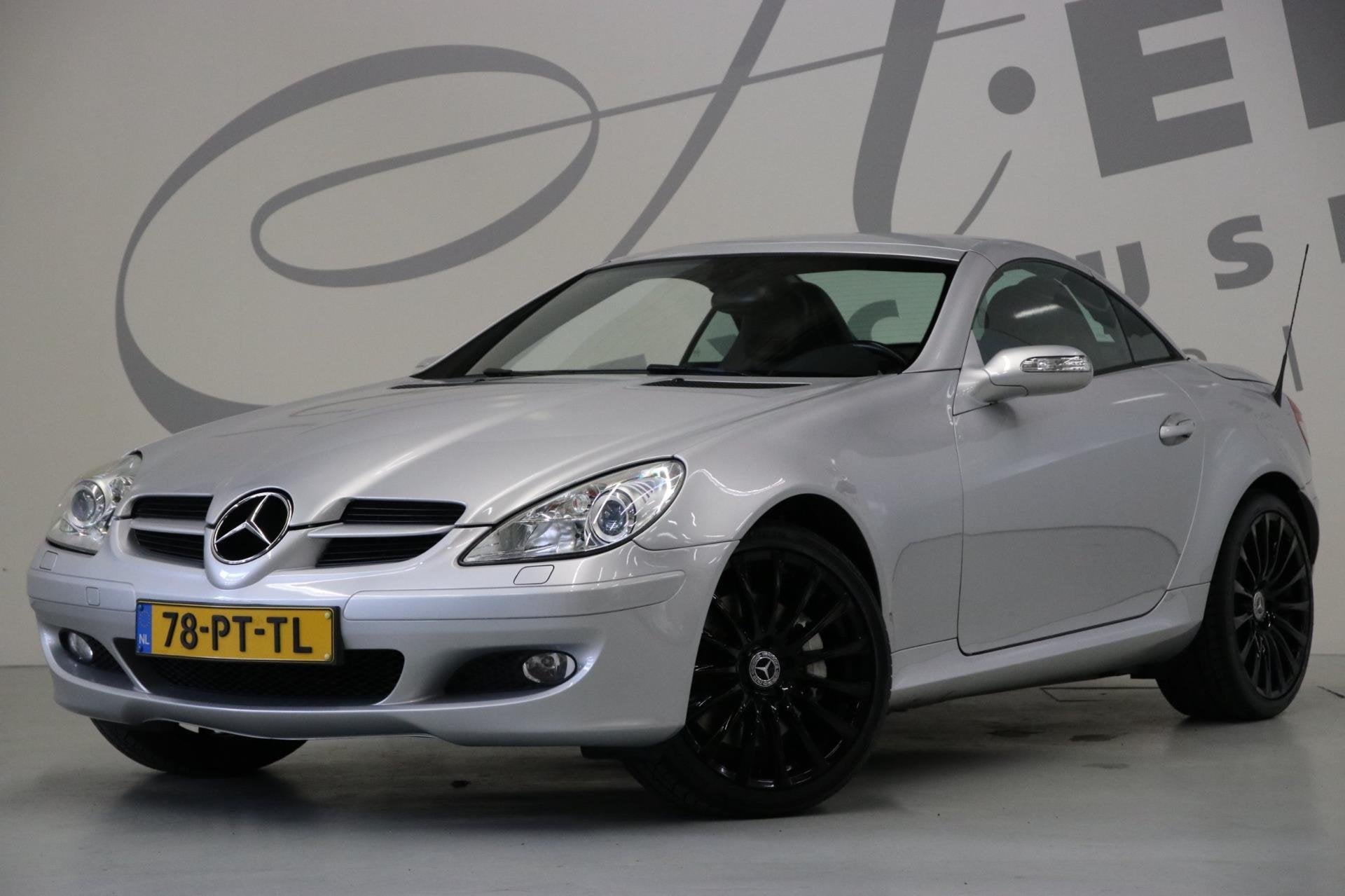 Mercedes-Benz SLK-klasse 350 V6/ Airscarf/ NAP/ Origineel NL, Achterwielaandrijving, Gebruikt, Zwart, Cabriolet