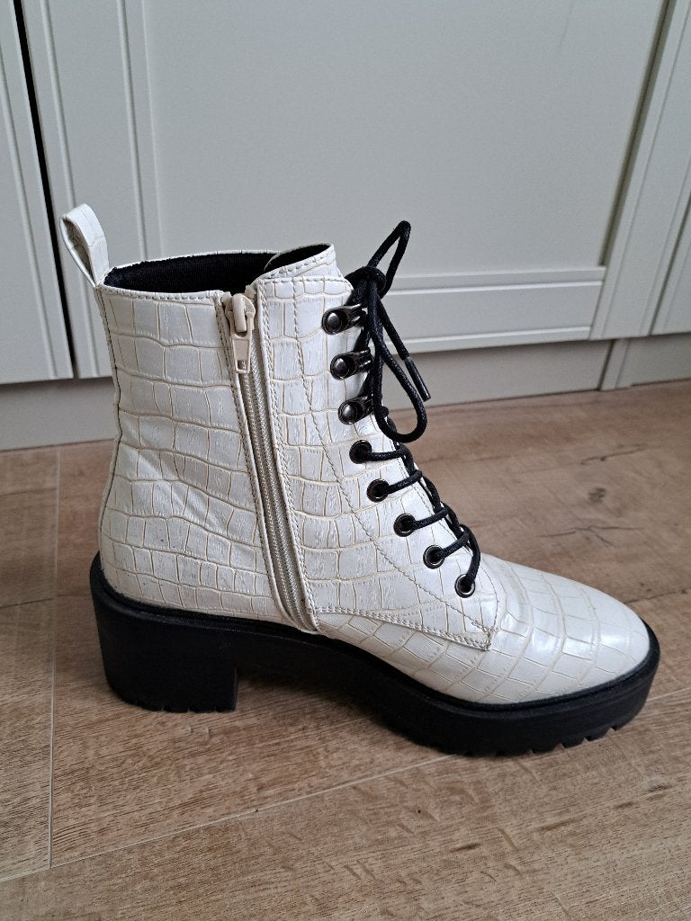 Vero Moda crème lak croco boots, offwhite, maat 39, Vero Moda, Wit, Lage of Enkellaarzen, Ophalen of Verzenden