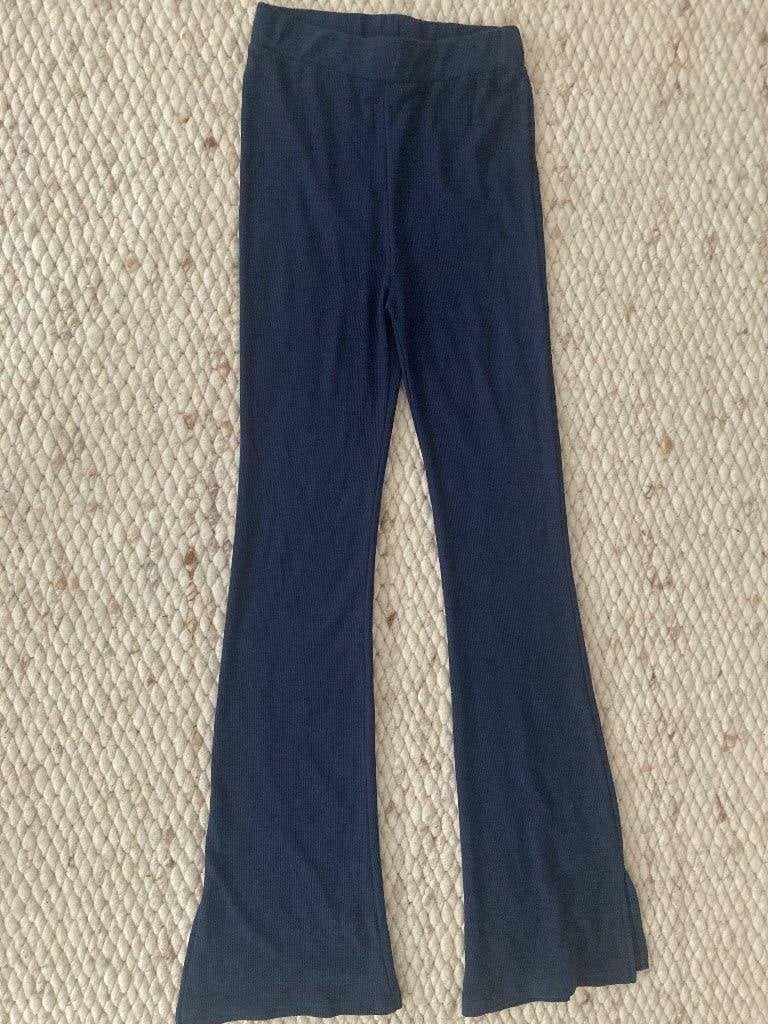 No. 2 Blauwe rib broek van Hema - nieuw mt. 158/164, Kinderen en Baby's, Kinderkleding | Maat 158, Broek, Meisje, Nieuw, Ophalen of Verzenden