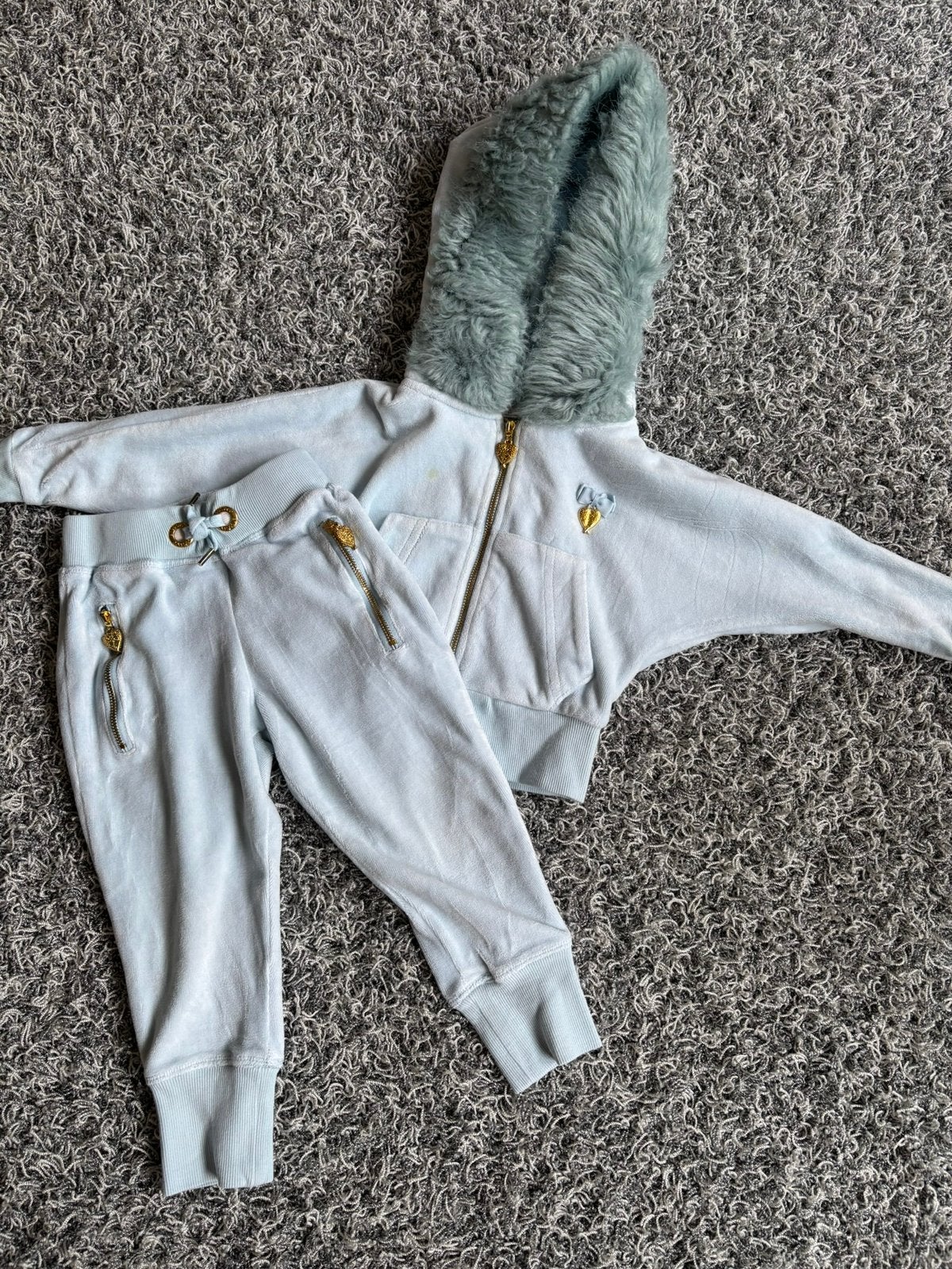 Angels face joggingpak met aparte capuchon 2/3 jaar., Kinderen en Baby's, Kinderkleding | Maat 92, Ophalen of Verzenden, Zo goed als nieuw