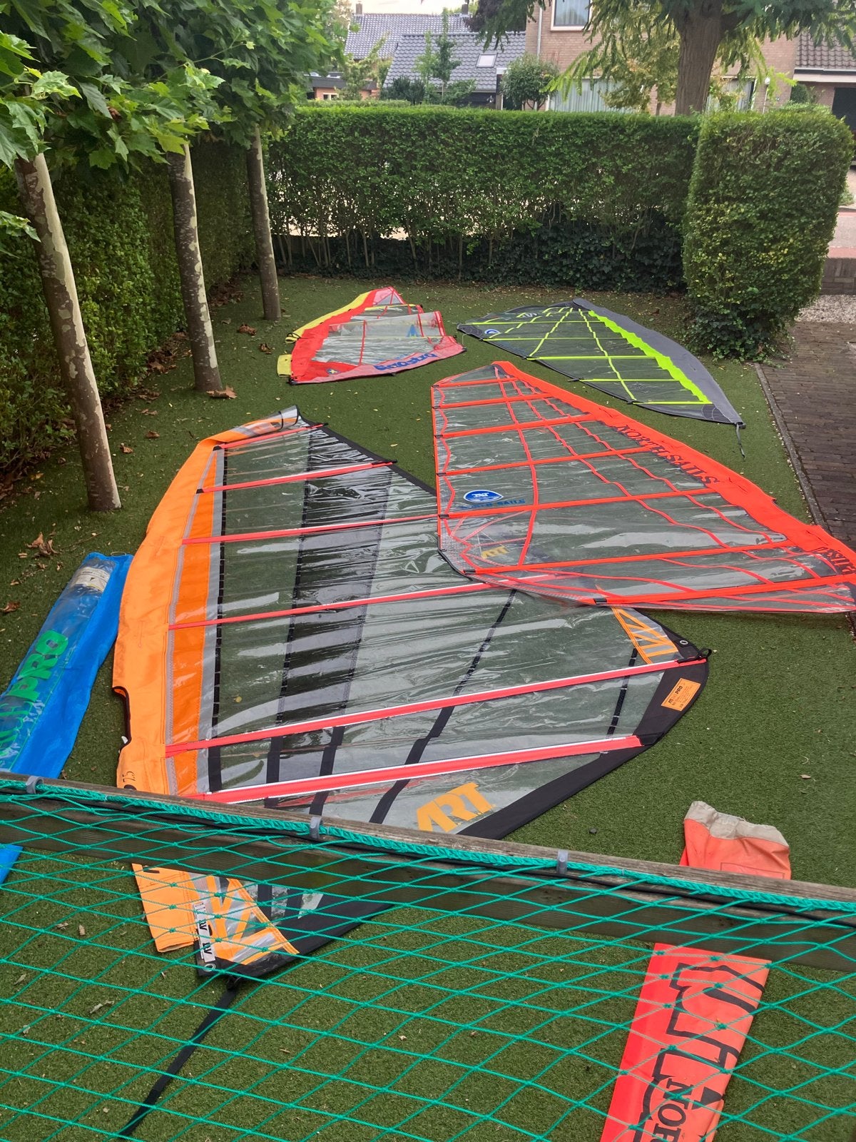 Windsurfset: Zeilen Planken masten en toebehoren, Watersport en Boten, Windsurfen, Overige merken, Met zeil(en), 250 tot 300 cm
