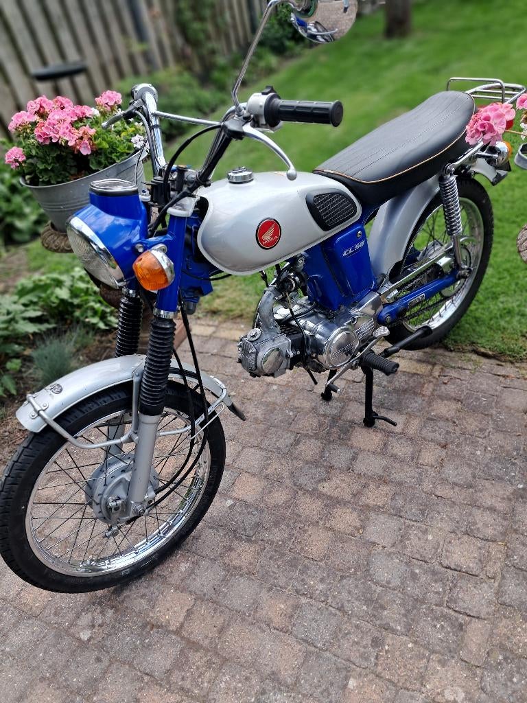 Honda GL50 Benly (met kenteken), Fietsen en Brommers, Brommers | Oldtimers, Maximaal 45 km/u, Ophalen, Overige merken, 4 versnellingen