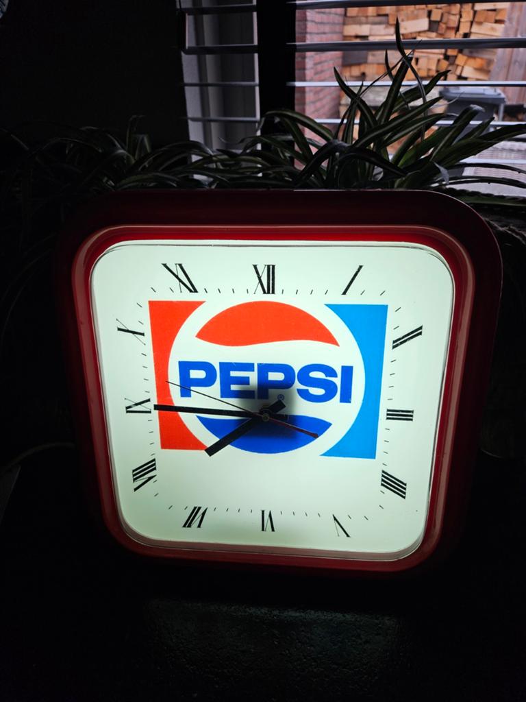 FIFTIES SIXTIES NEONVERLICHTING PEPSI COLA MET KLOK, Verzamelen, Ophalen, Zo goed als nieuw