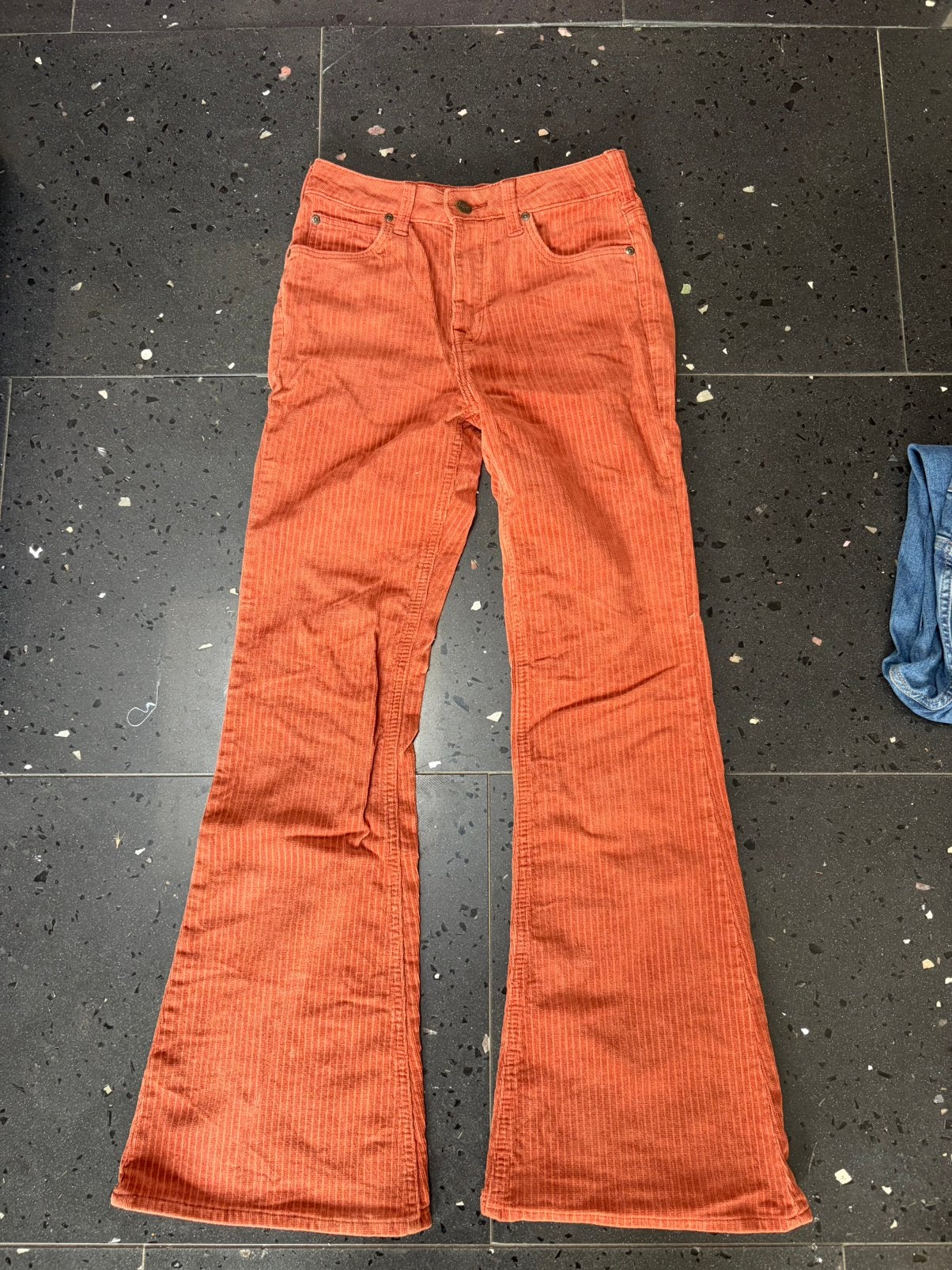 Lee Breezy corduroy broek oranje W26 L31, Oranje, Ophalen of Verzenden, Zo goed als nieuw, Maat 34 (XS) of kleiner