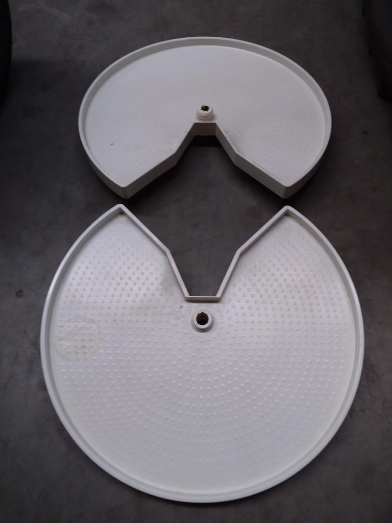 Twee draaibare kunststof carrousel plateaus hoekkast, Huis en Inrichting, Keuken | Keukenelementen, Ophalen of Verzenden, 25 tot 50 cm
