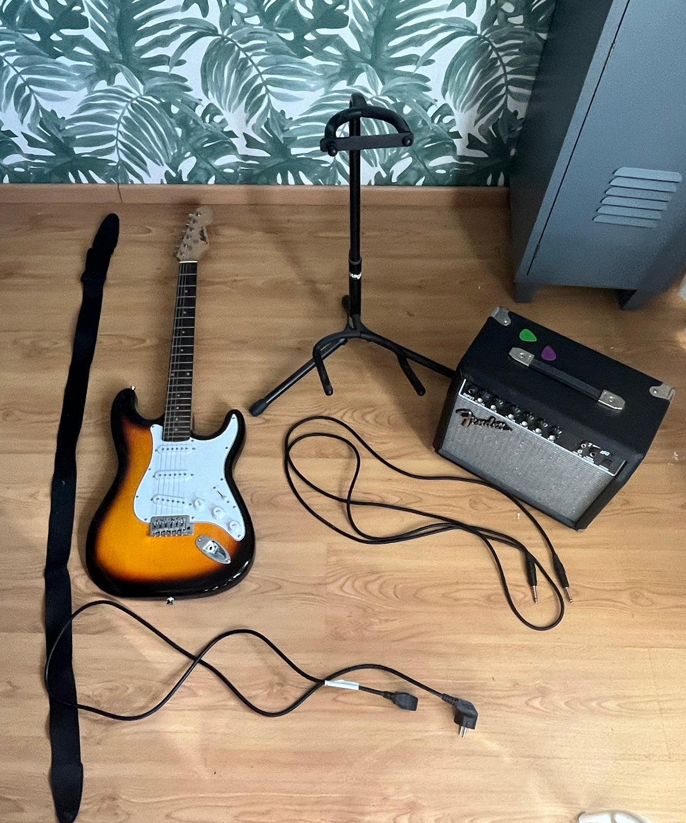 Elektrische gitaar met versterker + alle benodigheden, Muziek en Instrumenten, Snaarinstrumenten | Gitaren | Elektrisch, Met versterker