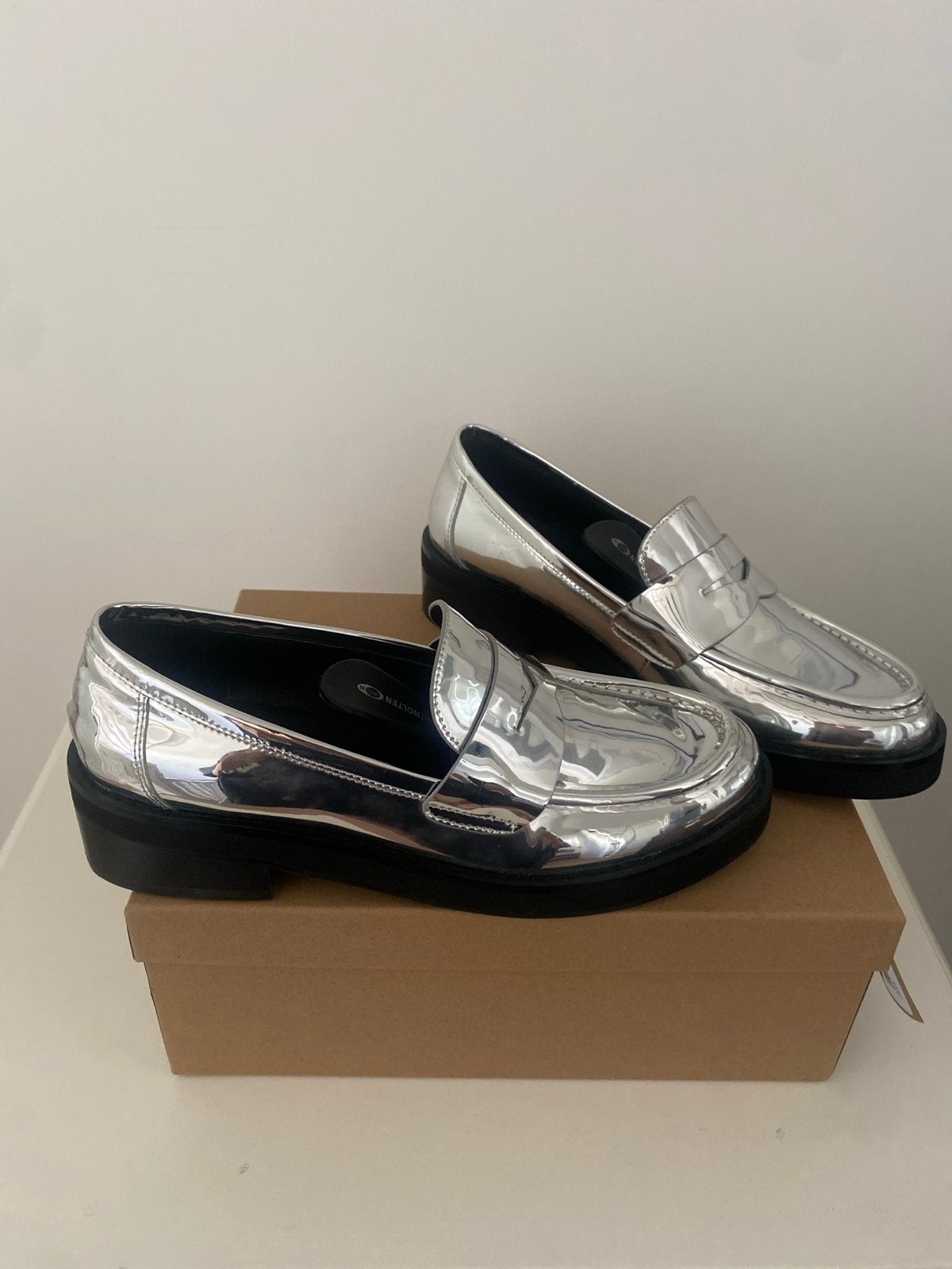 Bibi Lou Loafers - Zilverkleurig - Maat 39 - Ongedragen, Ophalen of Verzenden, Nieuw, Overige kleuren, Instappers
