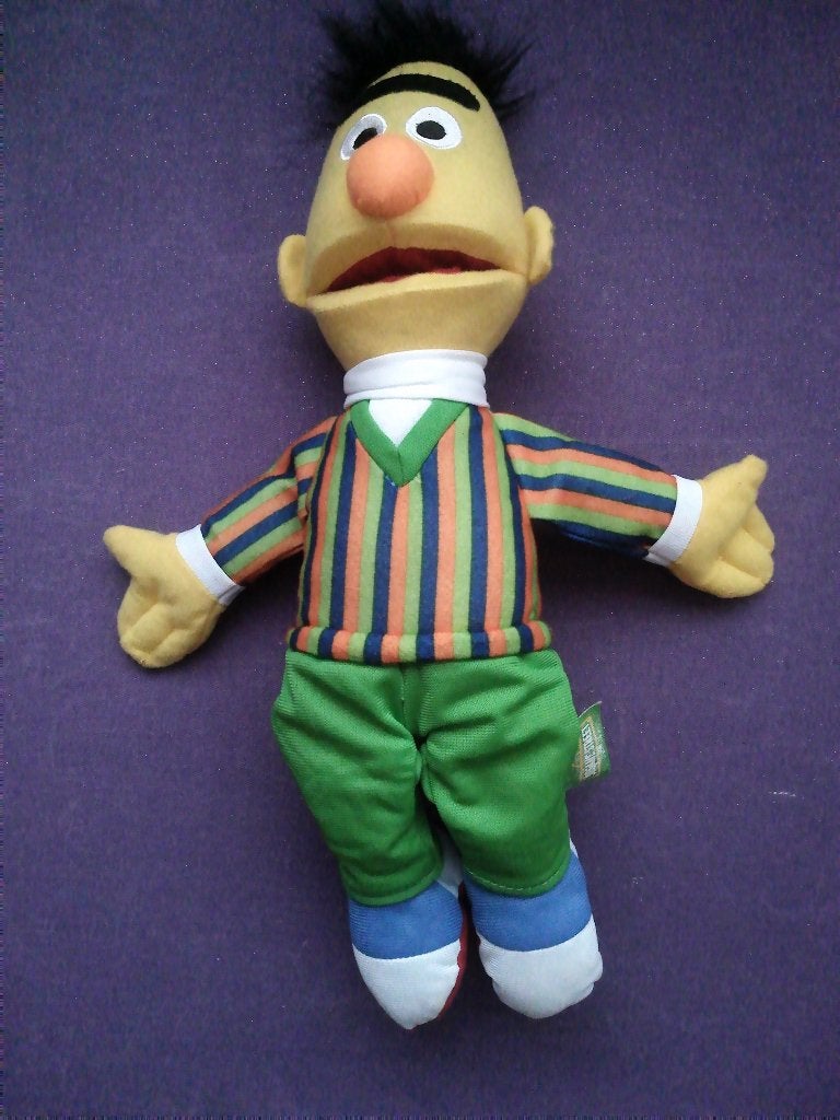 SESAMSTRAAT Knuffel BERT UIT 2017. 35 CM **Nieuw**, Overige typen, Nieuw, Ophalen of Verzenden, Met label