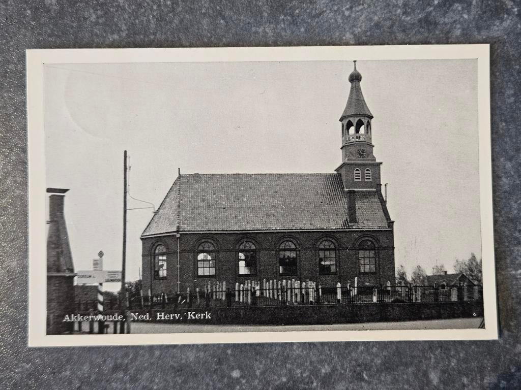 Oude ansichtkaart Akkerwoude kerk, Ophalen of Verzenden, 1940 tot 1960, Gelopen, Friesland
