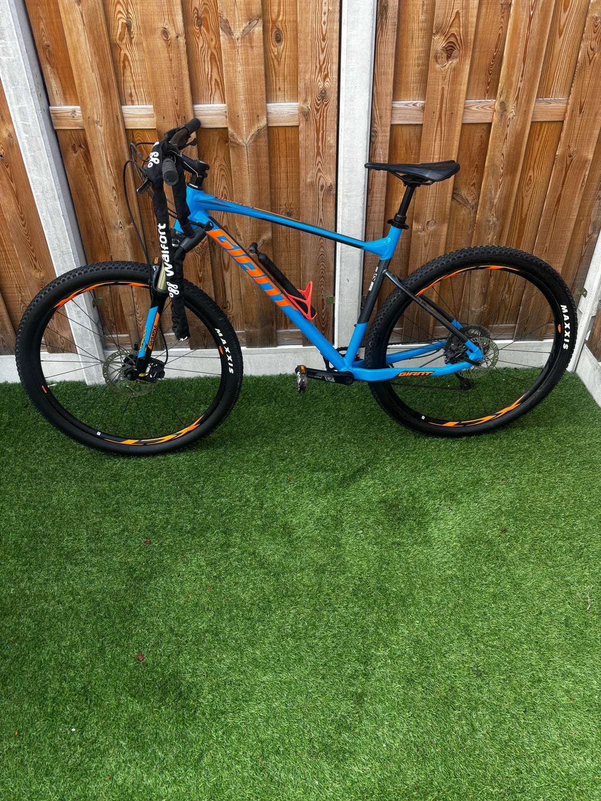 Giant Fathom 29er 2 Mountainbike (slot en pomp inbegrepen), Fietsen en Brommers, Hardtail, Heren, Zo goed als nieuw, Schijfrem