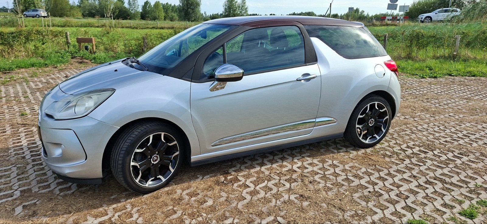 Citroën DS3 1.6 VTI 88KW 2010 Grijs, Auto's, Voorwielaandrijving, Stof, 40 €/maand, Zwart
