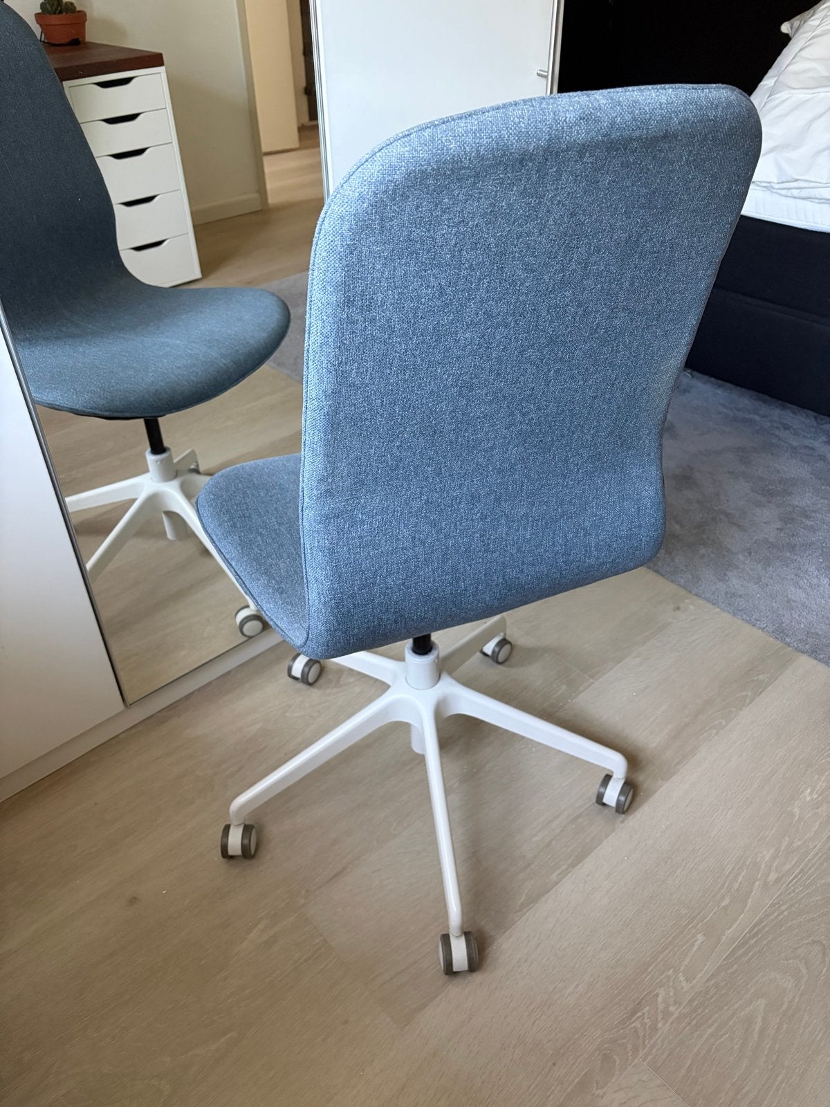 Ikea burostoel Langfjall blauw, Ophalen, Blauw, Zo goed als nieuw, Eén