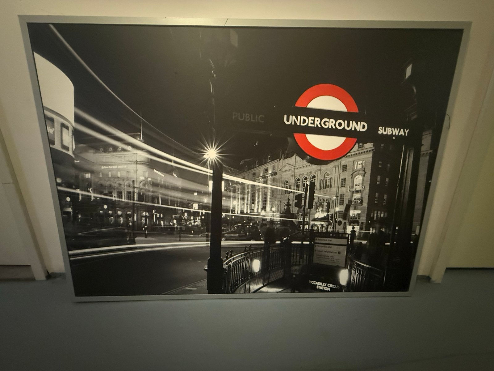 IKEA Underground Subway foto 140x100cm, Huis en Inrichting, Woonaccessoires | Schilderijen, Tekeningen en Foto's, Ophalen, Gebruikt