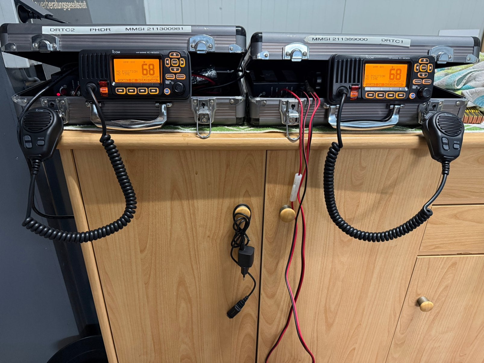 2x ICOM M323 ATIS GPS, Ophalen of Verzenden, Zo goed als nieuw, Radio