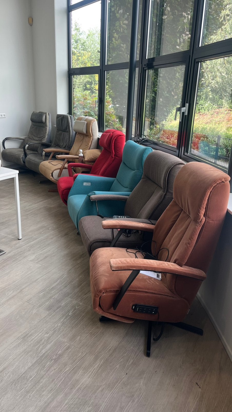 Verschillende Elektrische Prominent Sta-op Relaxfauteuils, Huis en Inrichting, Ophalen, Minder dan 75 cm, Zo goed als nieuw, Stof