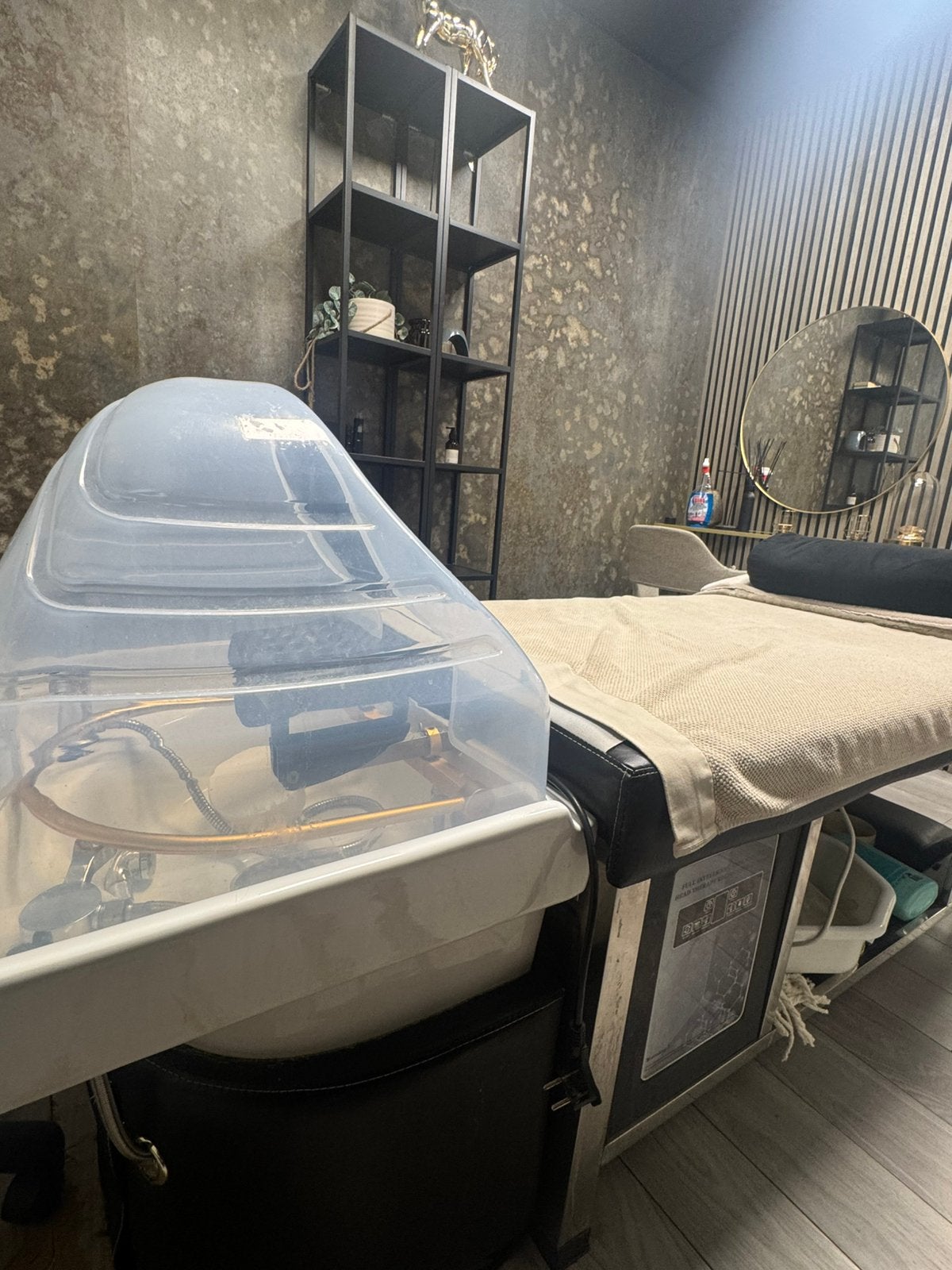 Zwarte head spa bedden in perfecte staat , prijs is per stuk, Ontspanningsmassage
