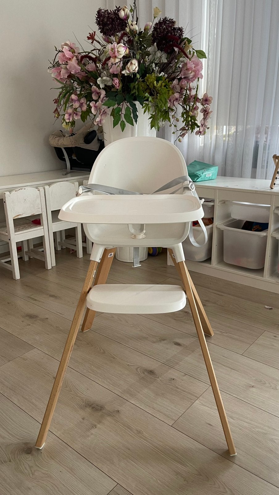 Twistshake kinderstoel met eetblad en gordel, Kinderen en Baby's, Kinderstoelen, Ophalen, Zo goed als nieuw, Overige typen, Afneembaar eetblad