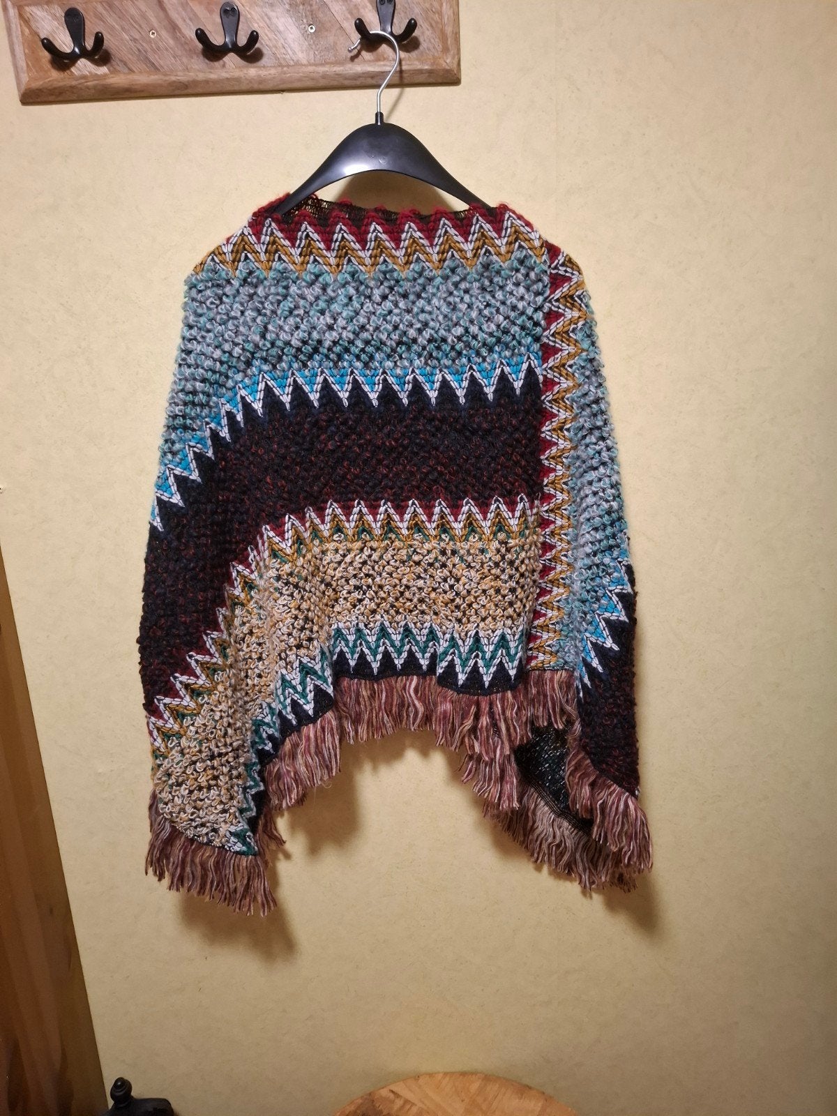 Kleurrijke Gebreide Poncho met Zigzagpatroon en Franjes Boho, Kleding | Dames, Meerkleurig, Maat 46/48 (XL) of groter, Ophalen of Verzenden