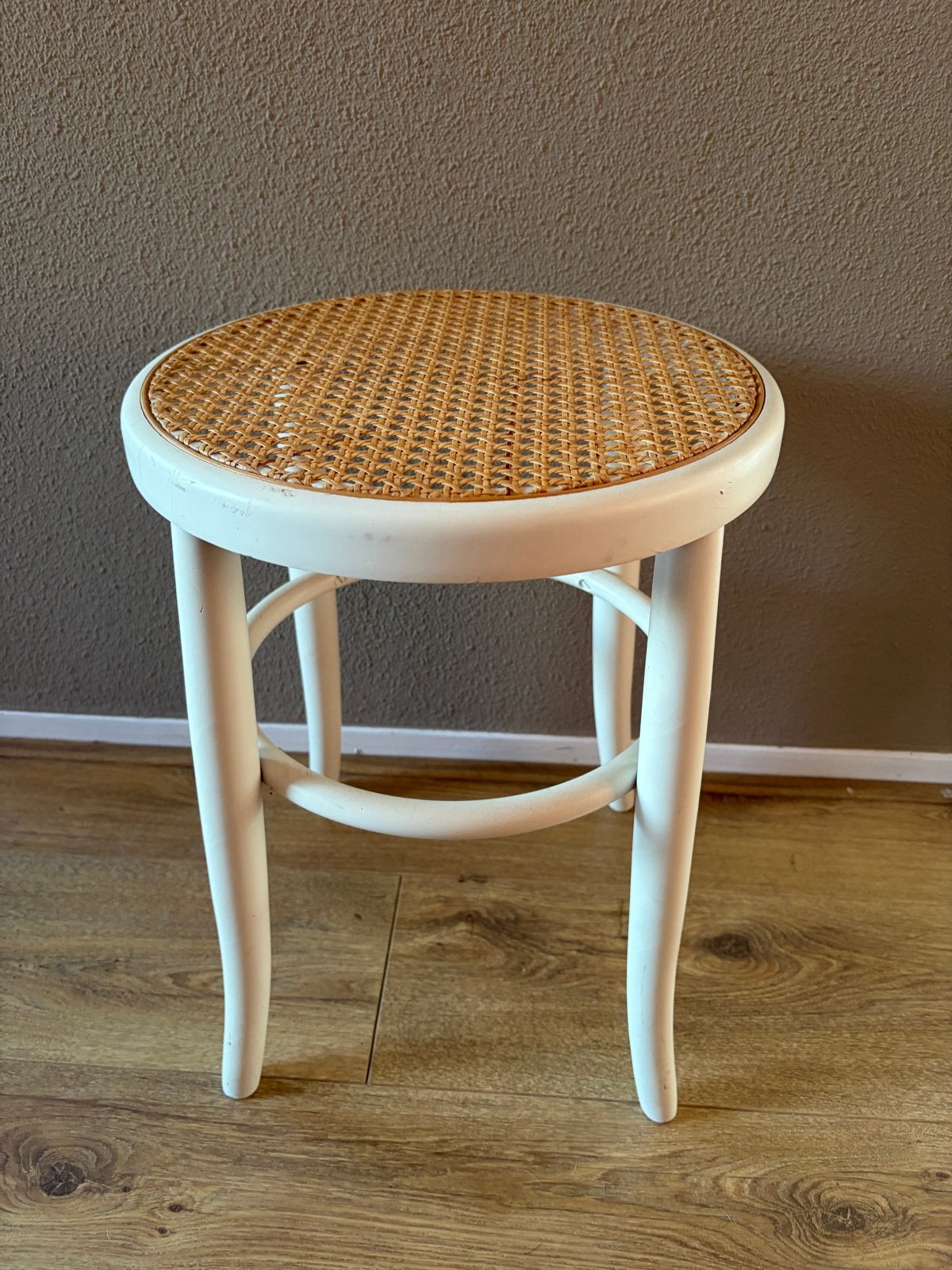 Vintage Thonet stijl krukje wit met webbing, Ophalen