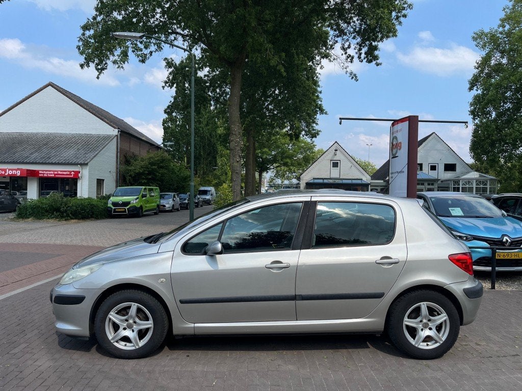 Peugeot 307 1.6-16V XT / AIRCO-ECC / TREKHAAK / CRUISE CTR., Auto's, Voorwielaandrijving, Gebruikt, 4 cilinders, 635 kg