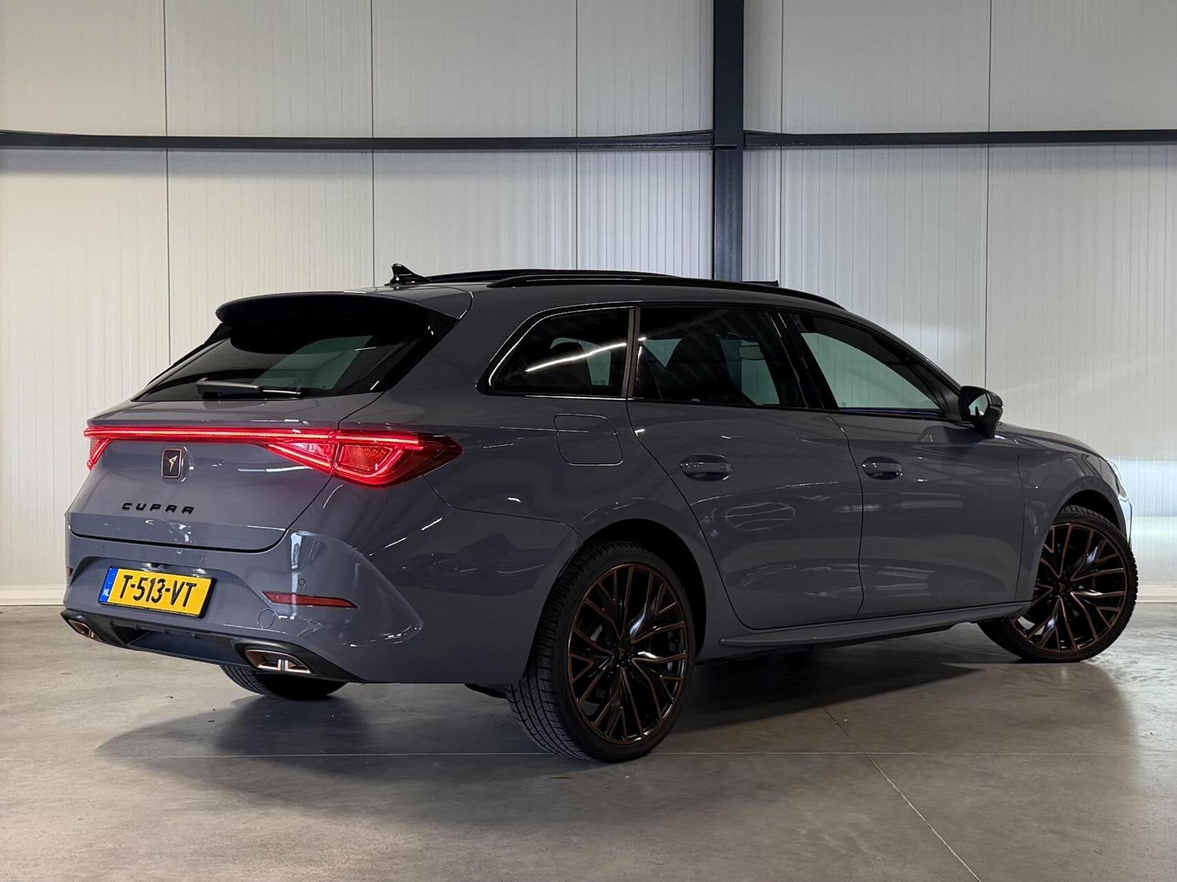CUPRA Leon Sportstourer 1.4 e-Hybrid VZ Copper Edition Pano, Auto's, Gebruikt, Euro 6, 4 cilinders, Leon