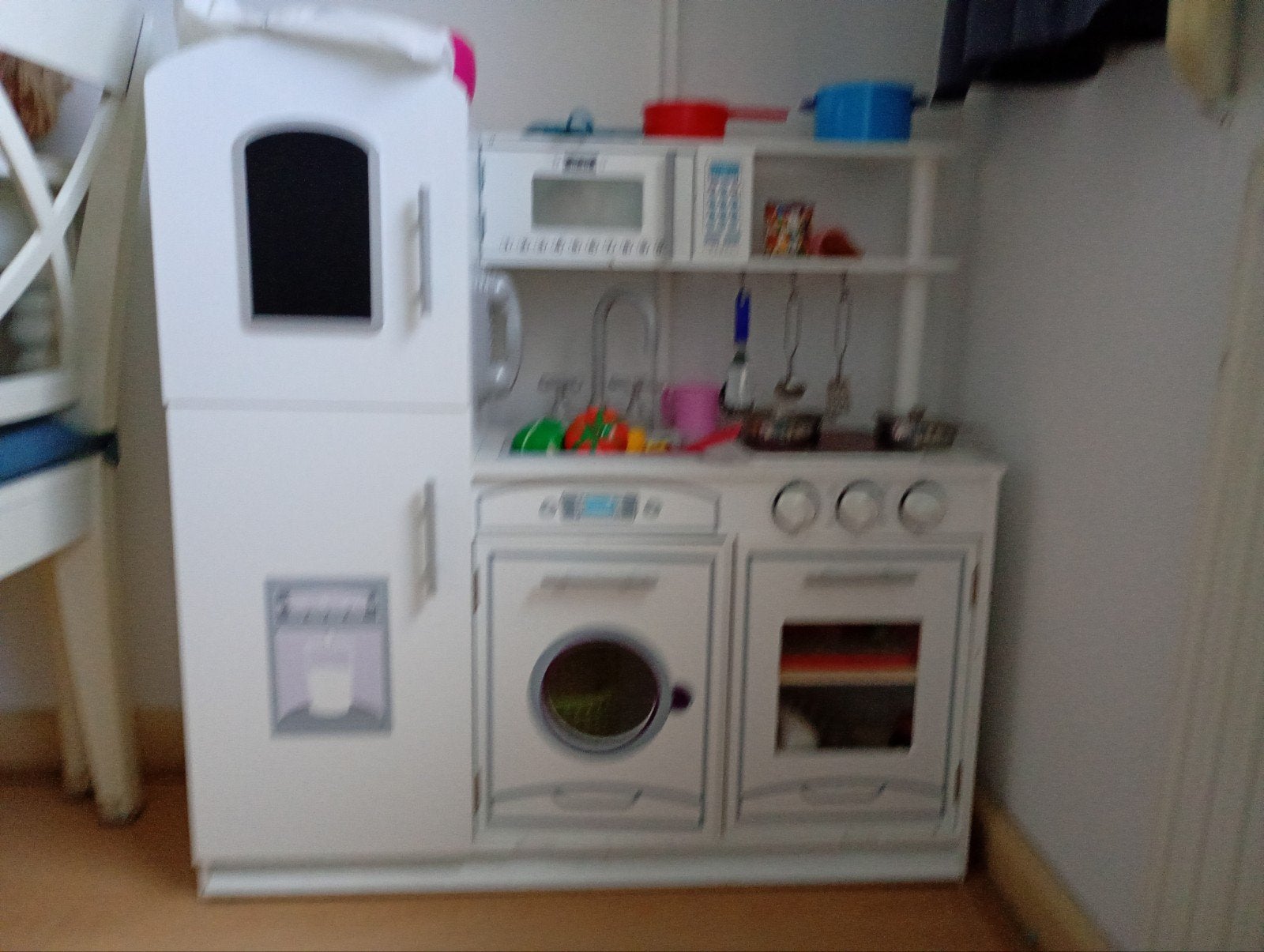 Grote houten speelkeuken met accessoires,doe een bod, Kinderen en Baby's, Ophalen of Verzenden, Zo goed als nieuw, Hout