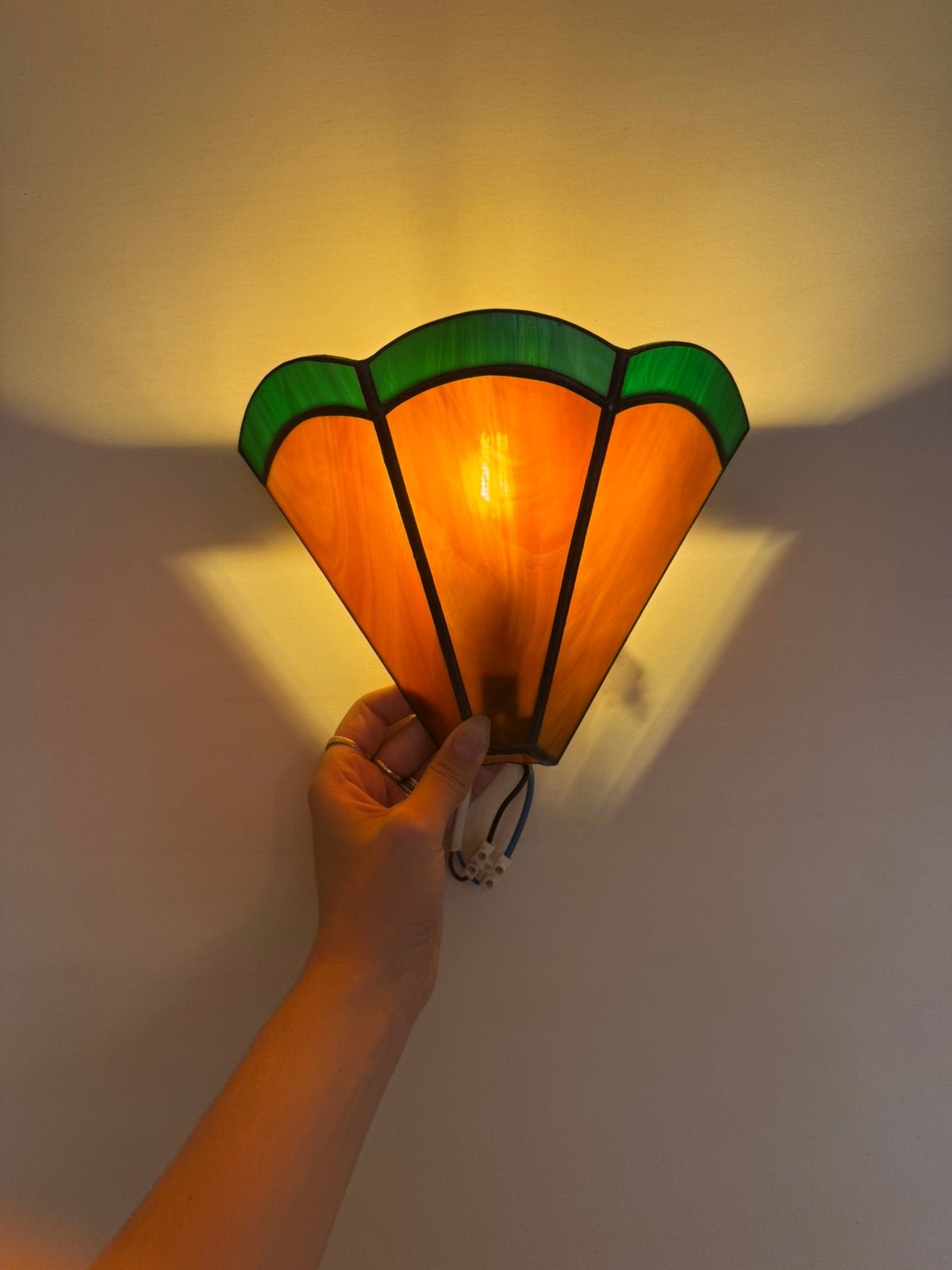 Tiffany wandlampje groen/amber glas in lood, Meerkleurig, Ophalen of Verzenden, Wandlamp, Glas